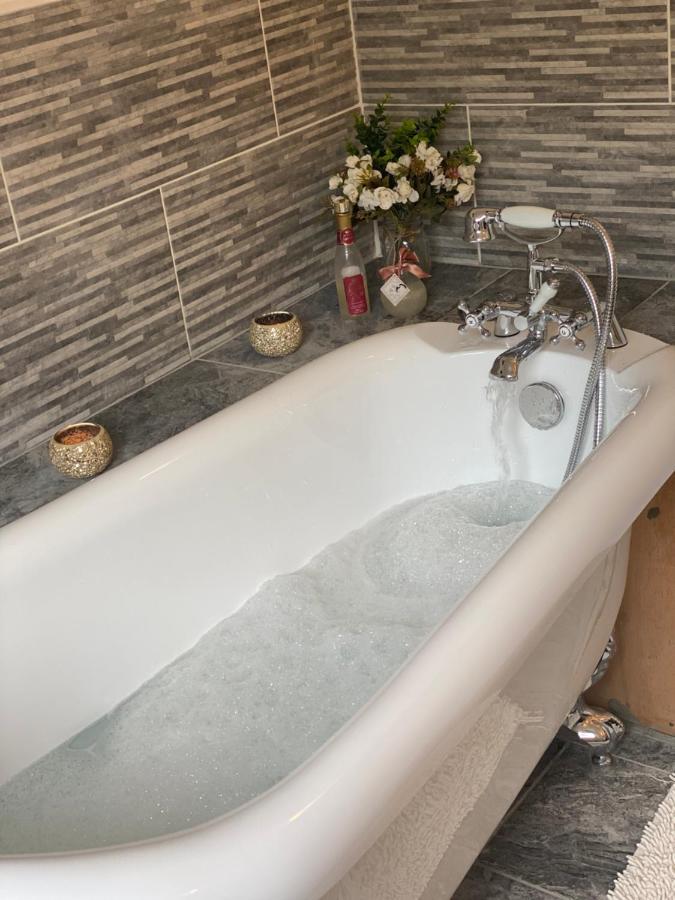 Beautiful Secluded Farmhouse With Hot Tub Villa Barmouth Dış mekan fotoğraf